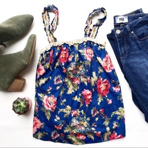 Lili’s Closet blue floral ribbon tank